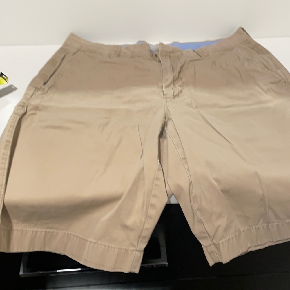 JCREW Men’s cotton shorts 32” waist and 10” inseam.  Great condition